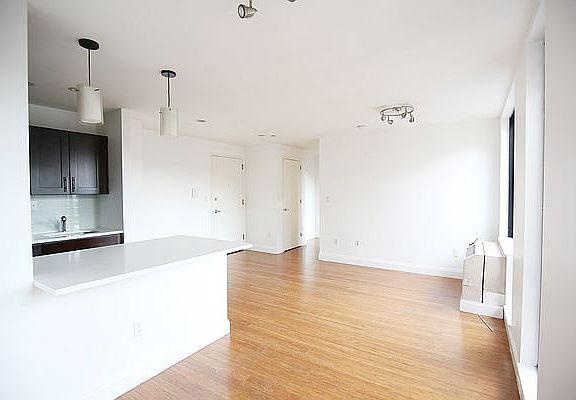 4th image of 832 Dekalb Ave APT 4A
