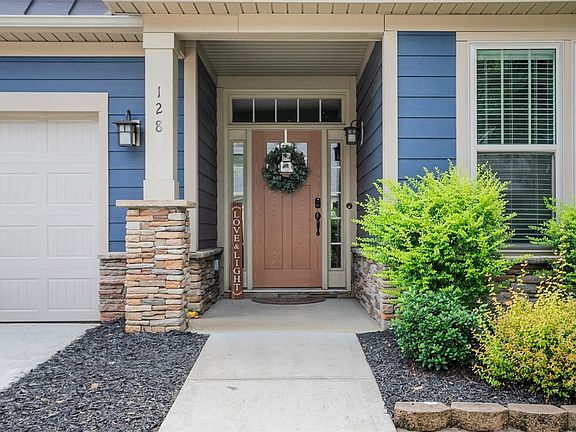 3rd image of 128 Summer Oak Ln