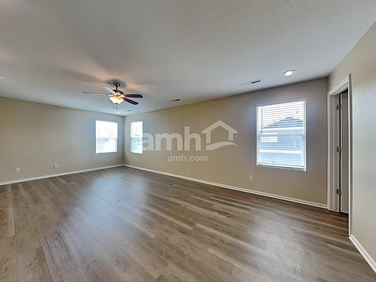 201 Stagecoach Ln — Photo 9