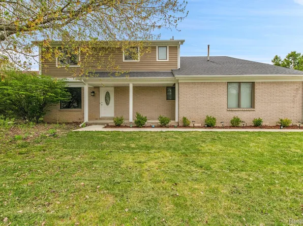 24532 El Marco Dr, Farmington Hills, MI 48336