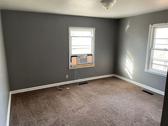 5th image of 704 N Almond St