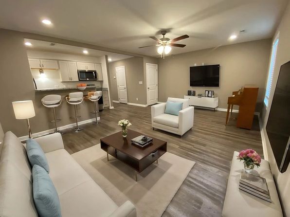 135 Country Ln Unit 702