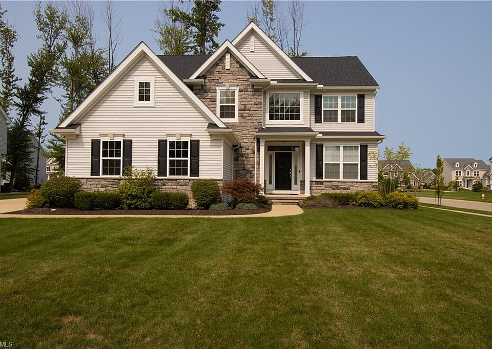 1st image of 32702 Belmont Dr