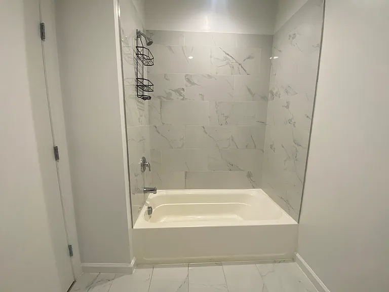 100 Evergreen Pl #1B — Photo 9