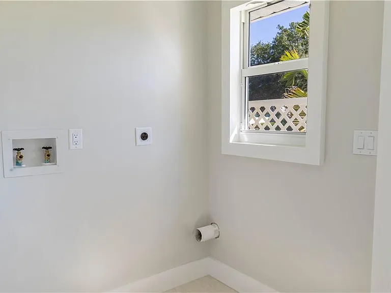 5740 36th Pl — Photo 3