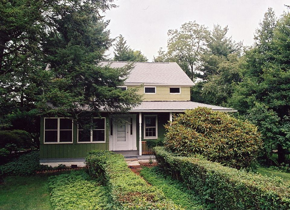 2nd image of 1028 North St