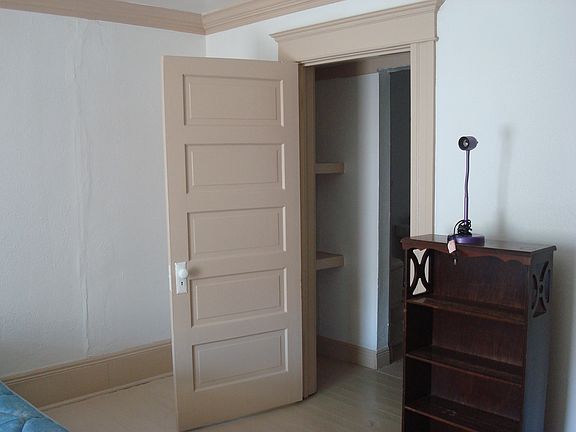 4th image of 1005 Arizona Ave Room 8
