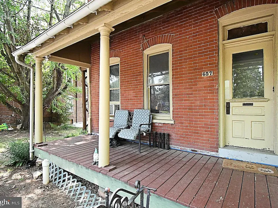 2 bed, $1,600 — Photo 2