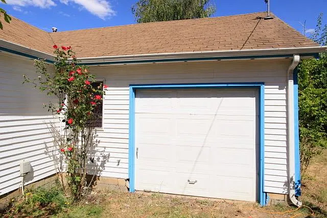 2445 SW Pickford St — Photo 9