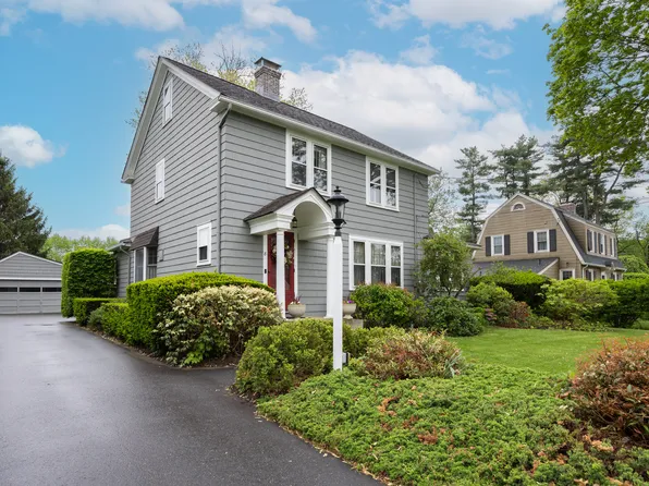 8 Usher Avenue, Plainville, CT 06062