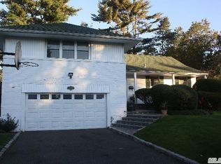 519 Queen St, Westbury, NY 11590