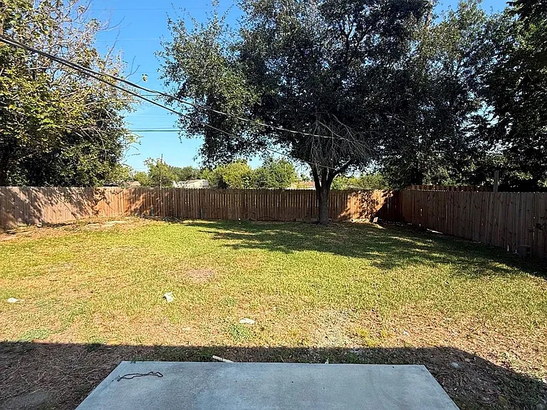 1417 Sheryl St — Photo 12