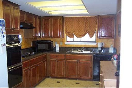 3rd image of 140 GROVE PL #140