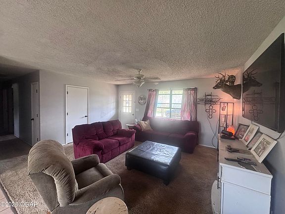 3rd image of 219 W Maverick St