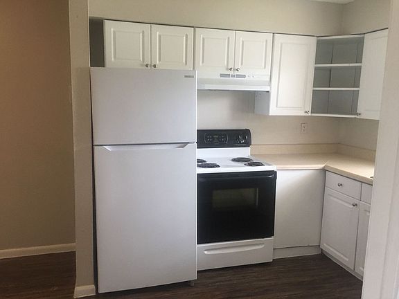 4th image of 834 Martin L King Jr Ave #2