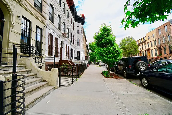 Rented by Brick&Mortar | media 34