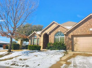 2401 Silverthorn Ct, Fort Worth, TX 76177