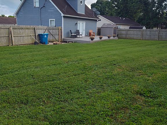 4th image of 104 Holly Ct