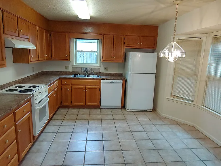 705 Reston Dr — Photo 5