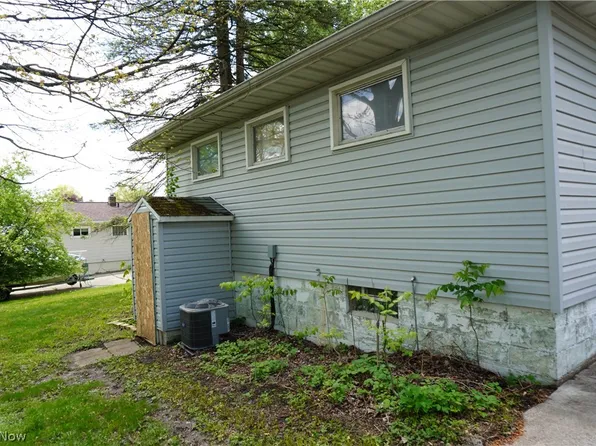 483 17th St NW, Barberton, OH 44203