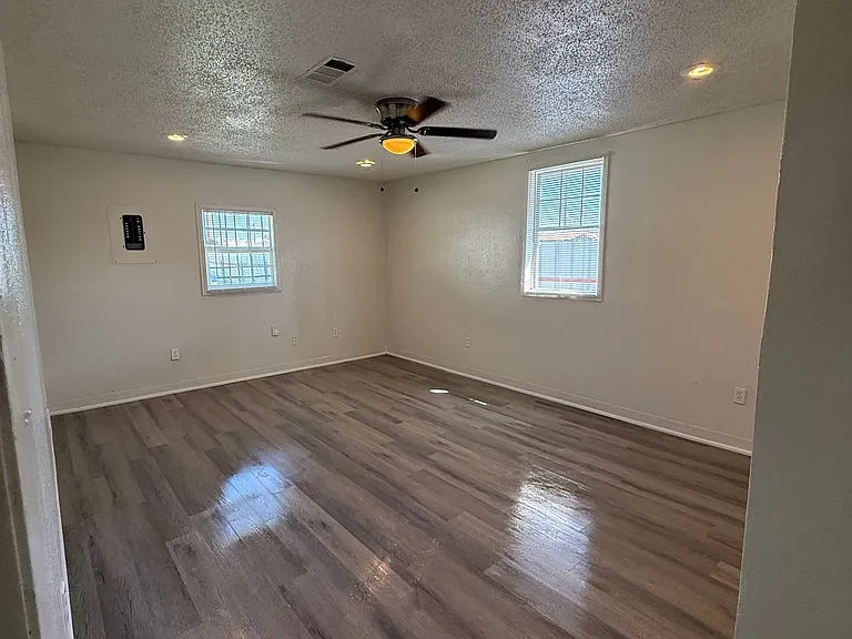 3202 Baylor St — Photo 7
