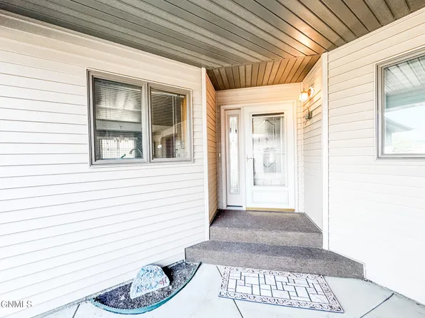 2206 16th Ave W, Williston, ND 58801