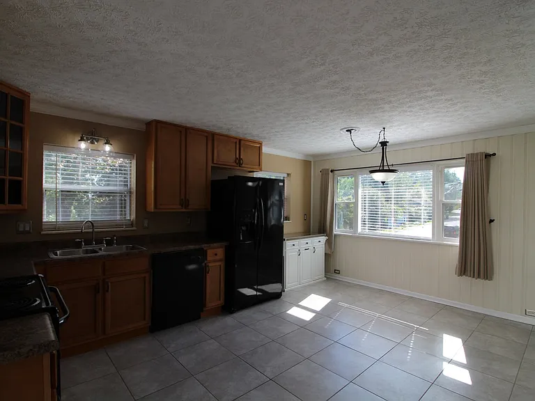 101 E Magnolia Ln — Photo 19