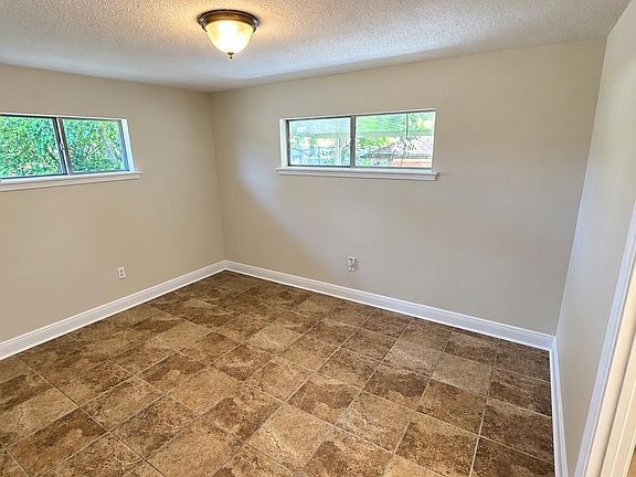 5th image of 933 Trudeau Dr