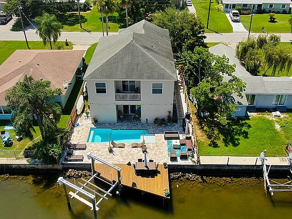 5th image of 7021 McCray Dr