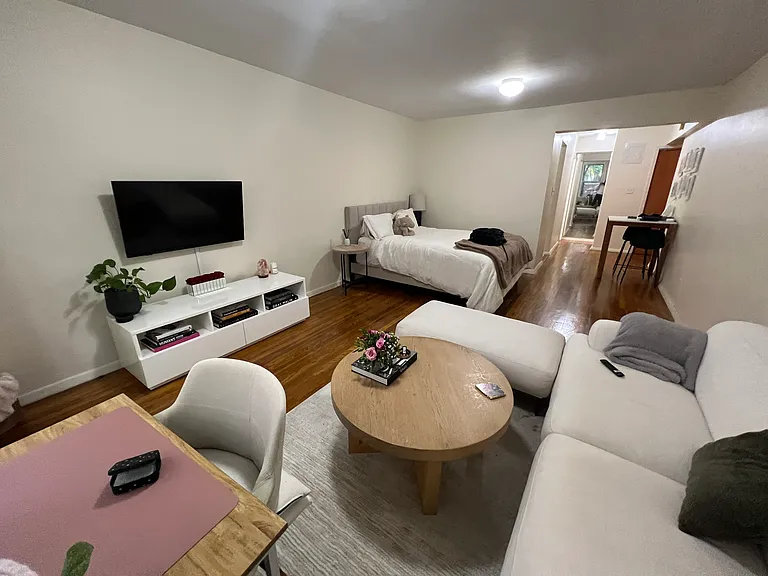 231 W 25th St #4B — Photo 2