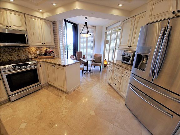 3rd image of 2000 Island Blvd APT 306