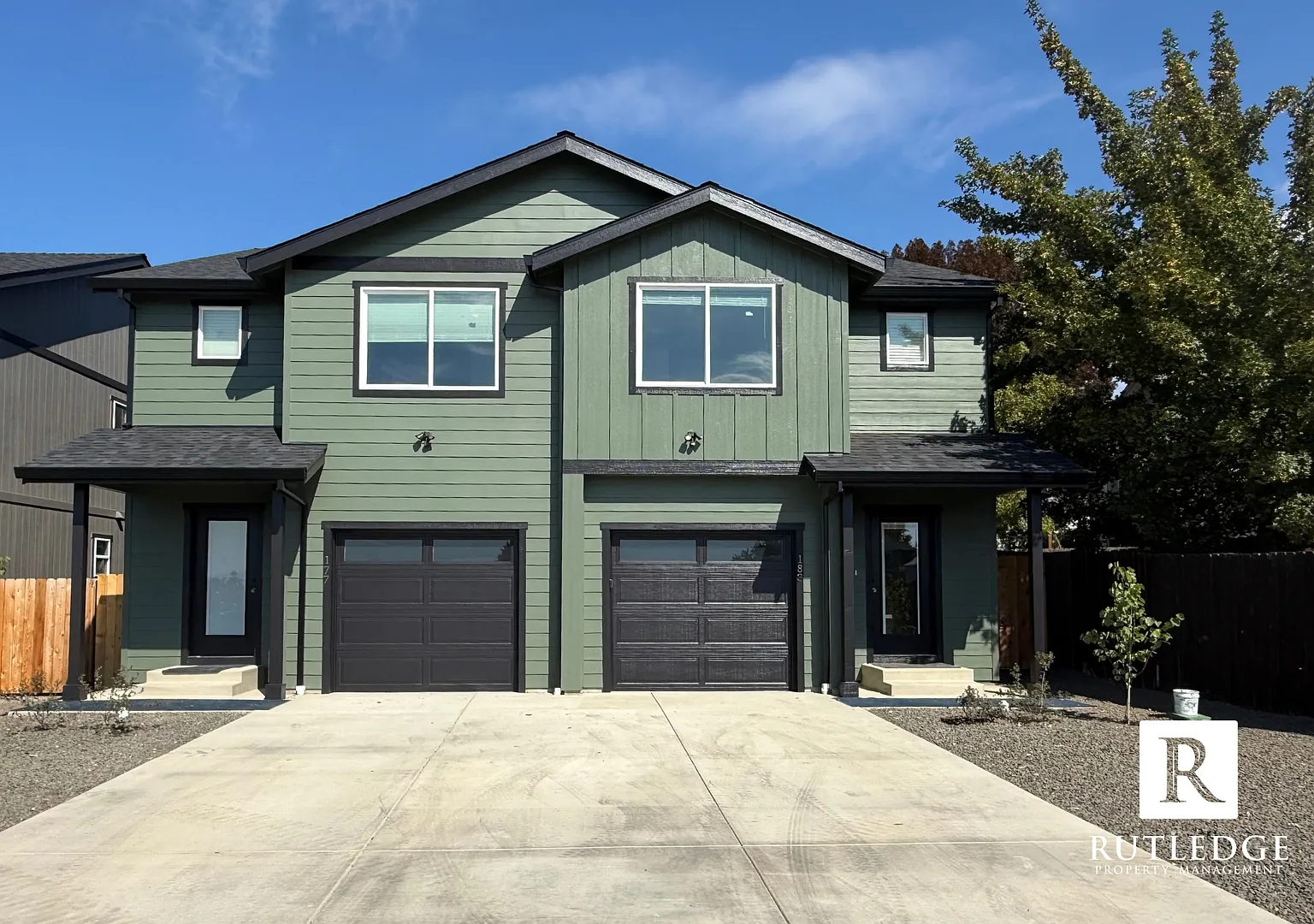 Gorgeous! 3 Bedroom/2.5 Bath Townhome in Eagle Point — Photo 1
