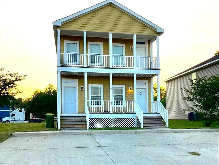 2401 Esplanade St #B — Photo 1