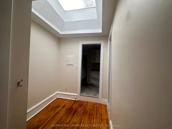 94 Fairmont Ave #2, Ottawa, ON K1Y 1X5