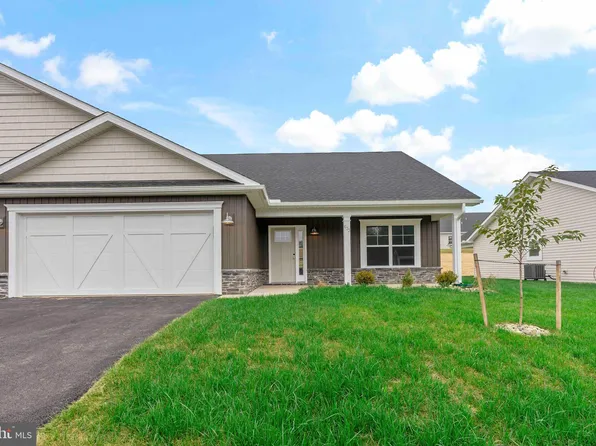 192 Dripping Spring Dr, Hedgesville, WV 25427
