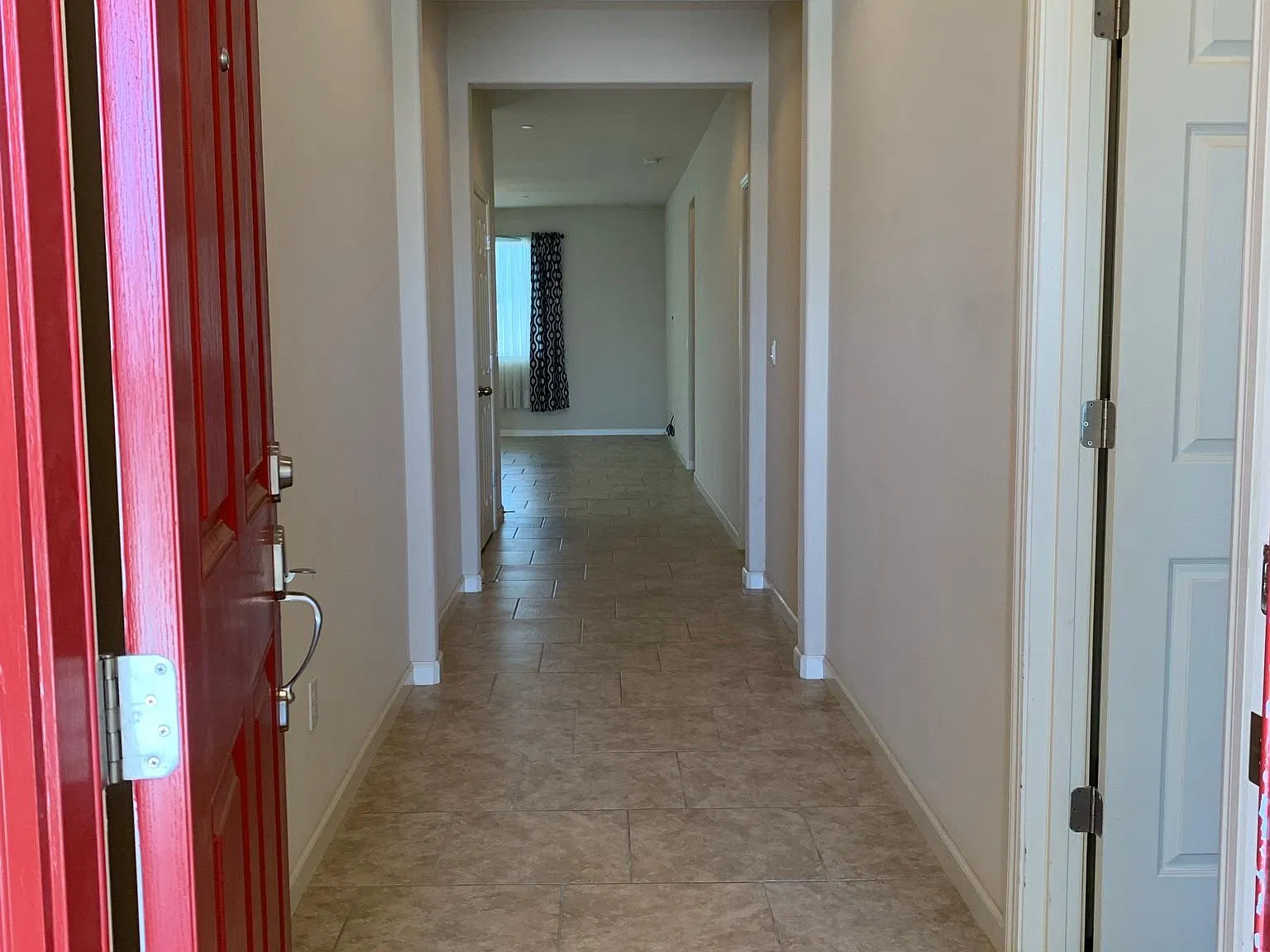 4 bed, 1870 sqft, $2,700 — Photo 3