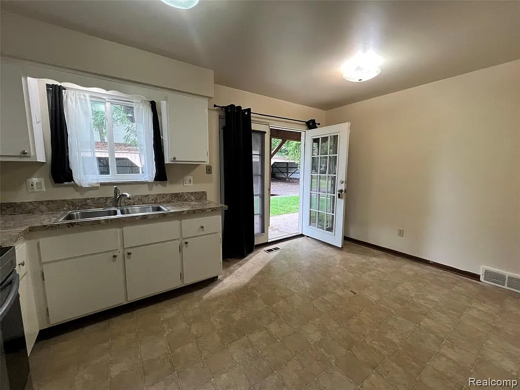 2 bed, 1.5 bath, 1200 sqft, $1,700 — Photo 4