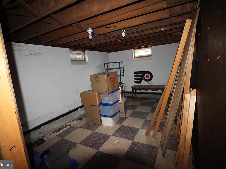 112 N Harvard Rd — Photo 21
