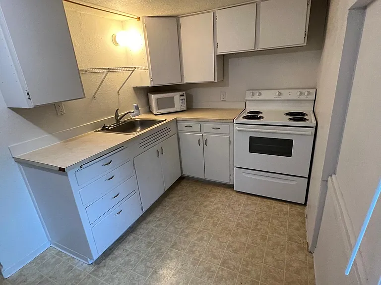 1317 W Augusta Ave #2 — Photo 5