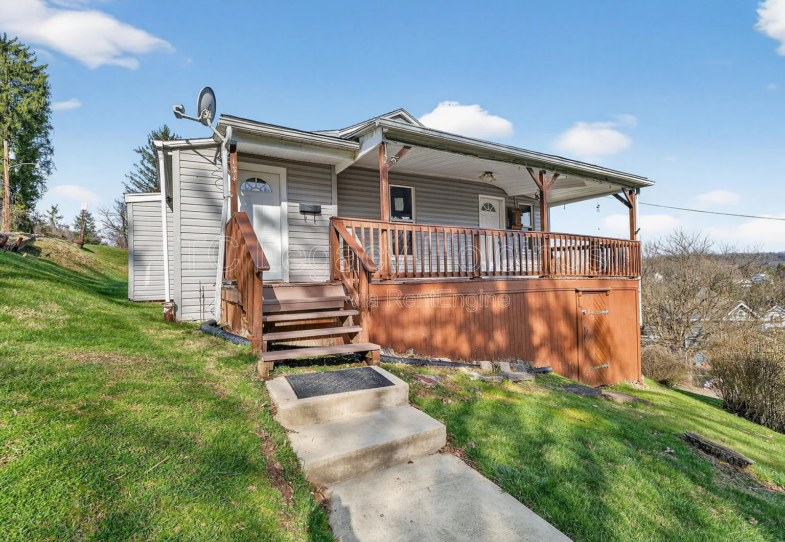 3 bed, 1.0 bath, 886 sqft, $1,250 — Photo 1