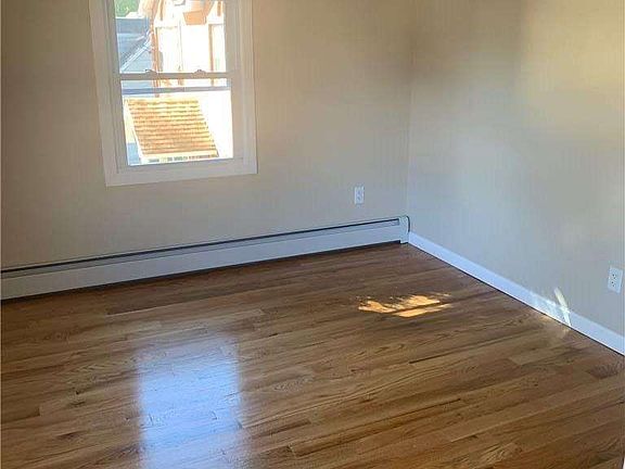 4th image of 330 Travis Ave