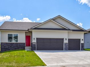 16326 Springbrook Trl, Urbandale, IA 50323