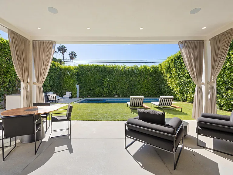 Comfortable outdoor lounge and alfresco dining space