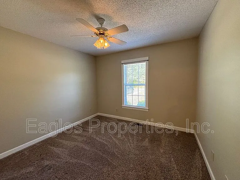 216 Waters Cir — Photo 15