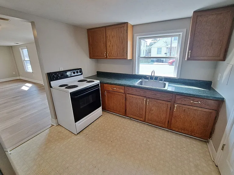 165 McAllister St — Photo 8
