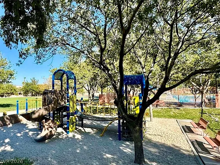 1913 Sierra Oaks Ln — Photo 18