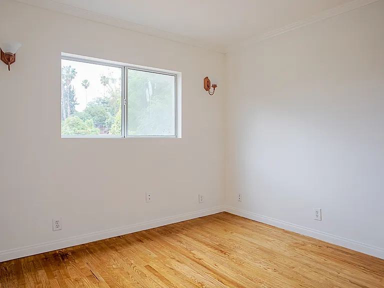 4018 Clayton Ave — Photo 7
