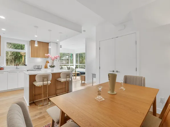 2035 Glenaire Dr #176, North Vancouver, BC V7P 1Y2