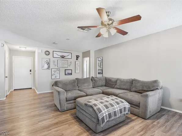 516 Summit Dr, Henderson, NV 89002