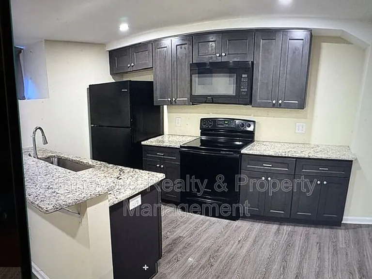 29 E Logan Ave #16 — Photo 6